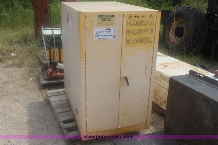 image for item I1519 Just-Rite storage locker