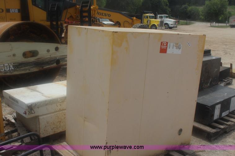 image for item I1519 Just-Rite storage locker