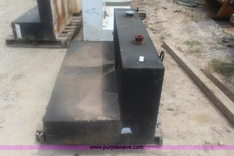 image for item I1520 (3) fuel tanks