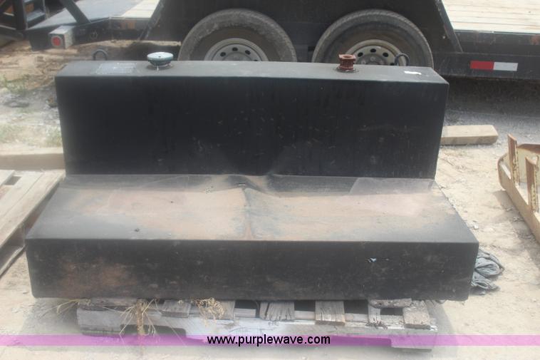 image for item I1520 (3) fuel tanks