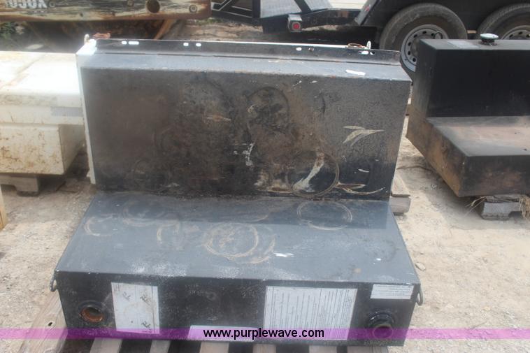 image for item I1520 (3) fuel tanks