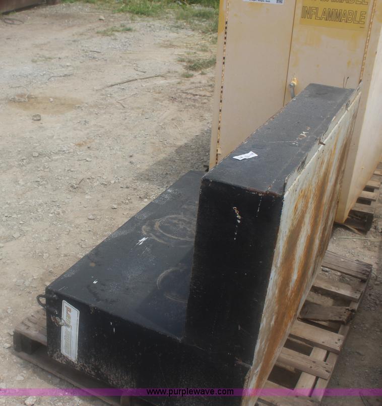 image for item I1520 (3) fuel tanks