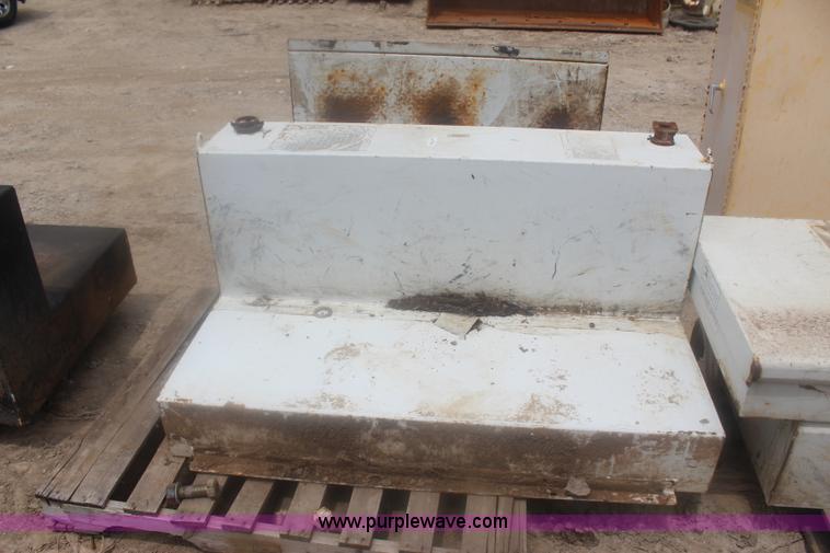 image for item I1520 (3) fuel tanks