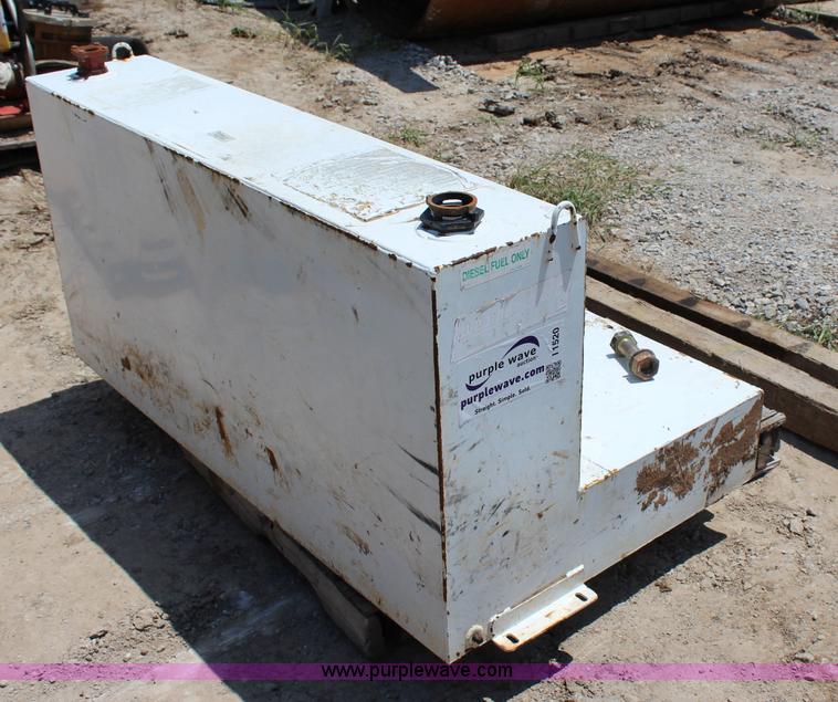 image for item I1520 (3) fuel tanks