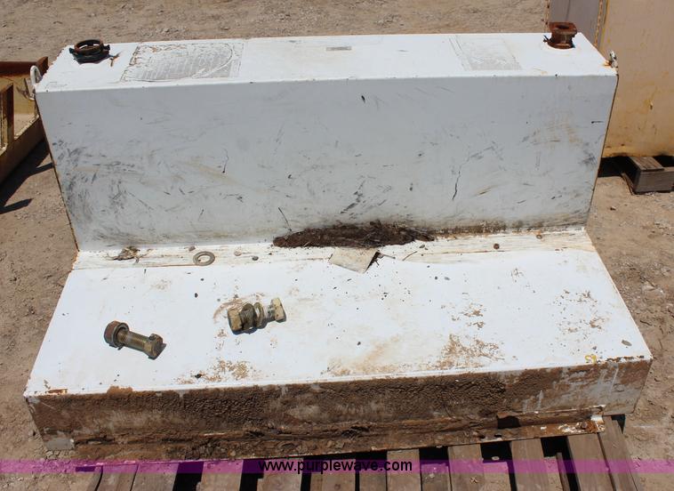 image for item I1520 (3) fuel tanks