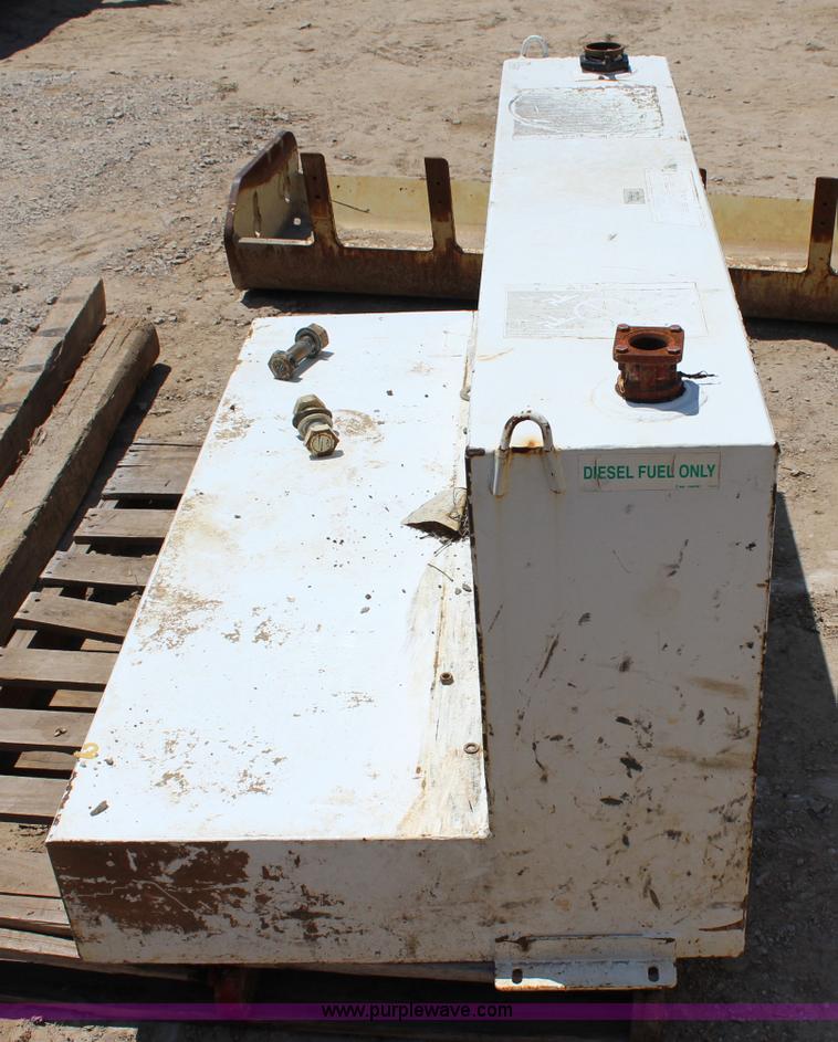 image for item I1520 (3) fuel tanks