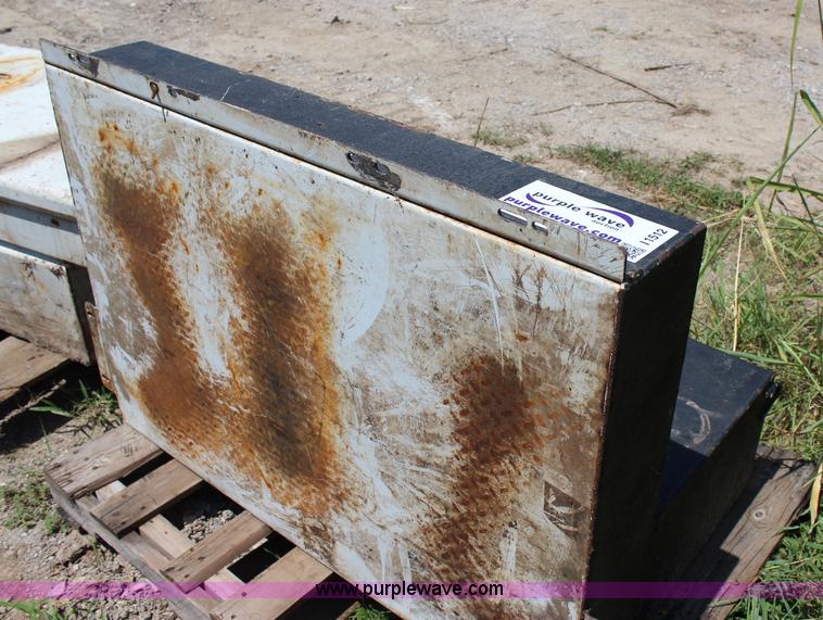 image for item I1520 (3) fuel tanks