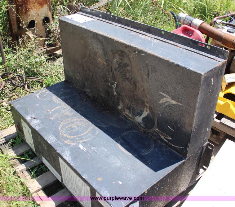 image for item I1520 (3) fuel tanks