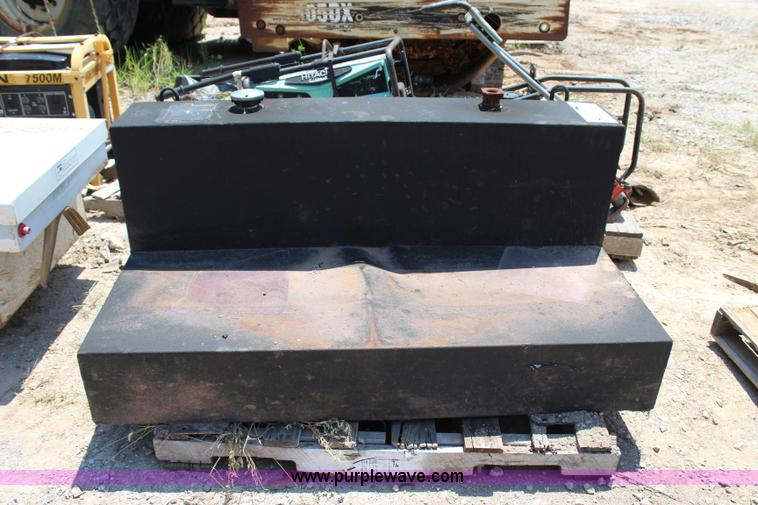 image for item I1520 (3) fuel tanks