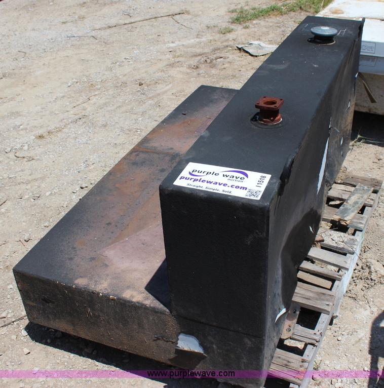 image for item I1520 (3) fuel tanks