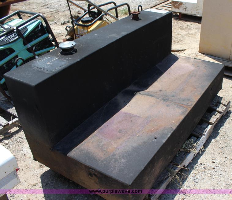 image for item I1520 (3) fuel tanks