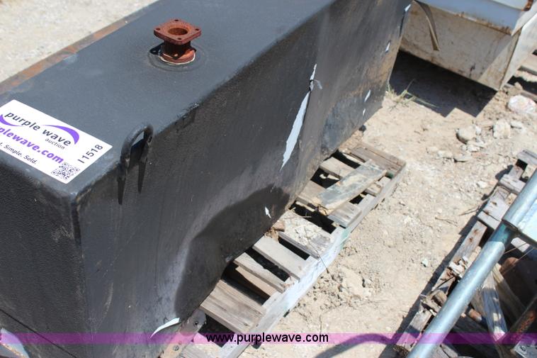 image for item I1520 (3) fuel tanks