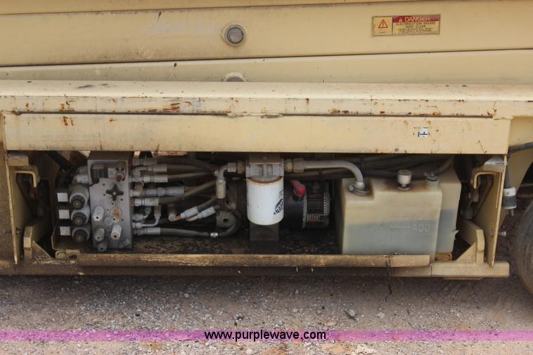 image for item I1522 1997 JLG 2033-5 electric scissor lift