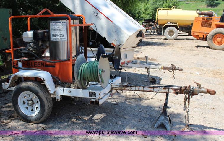 image for item I1524 Easy Kleen 5Z03035g pressure washer and trailer