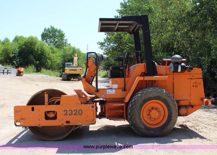 image for item I1526 Hamm 2320A single drum compactor