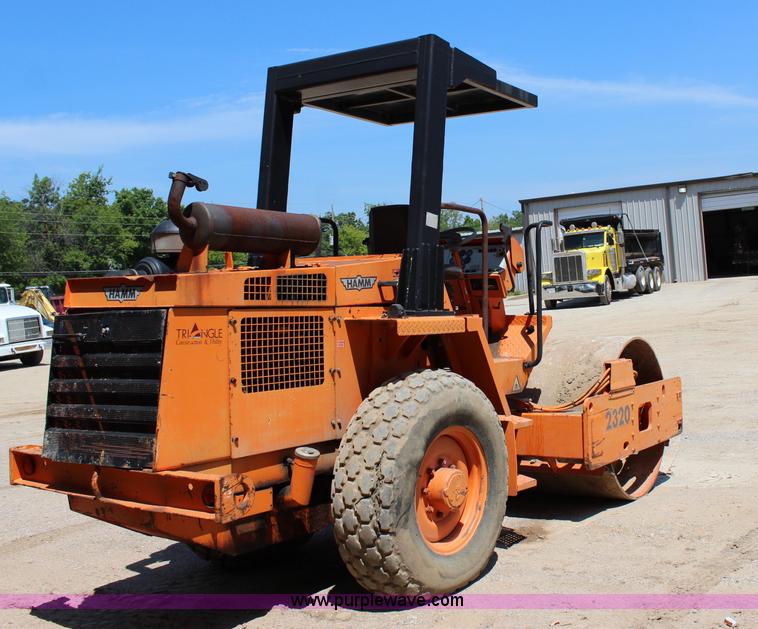 image for item I1526 Hamm 2320A single drum compactor