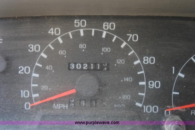 image for item I1527 1999 Ford F550 Super Duty flatbed truck