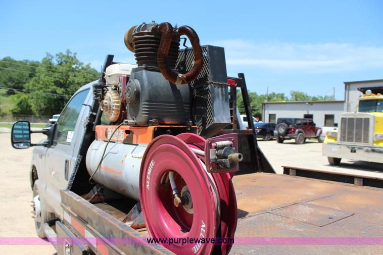 image for item I1527 1999 Ford F550 Super Duty flatbed truck