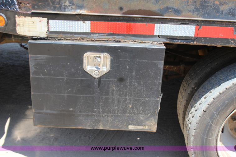 image for item I1527 1999 Ford F550 Super Duty flatbed truck