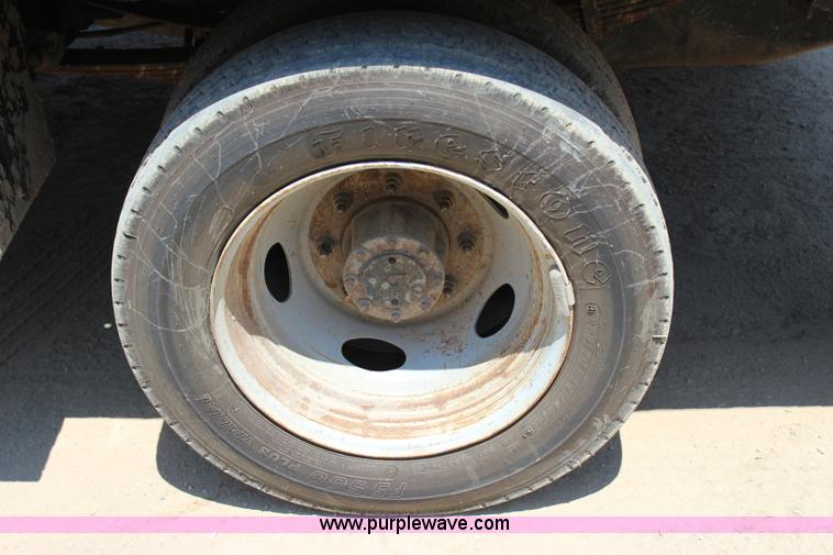 image for item I1527 1999 Ford F550 Super Duty flatbed truck