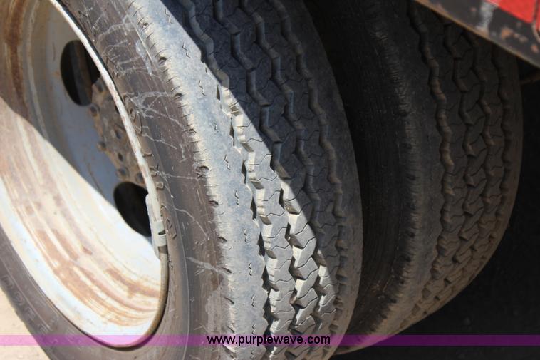 image for item I1527 1999 Ford F550 Super Duty flatbed truck