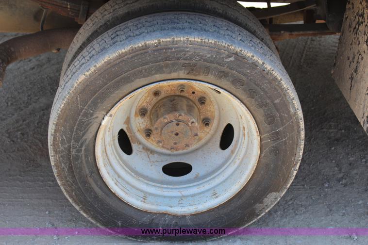 image for item I1527 1999 Ford F550 Super Duty flatbed truck