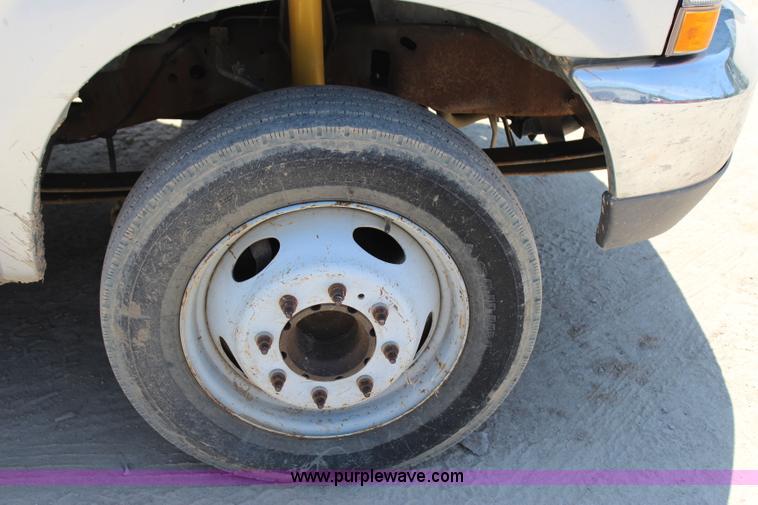 image for item I1527 1999 Ford F550 Super Duty flatbed truck