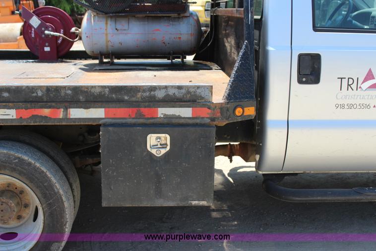 image for item I1527 1999 Ford F550 Super Duty flatbed truck