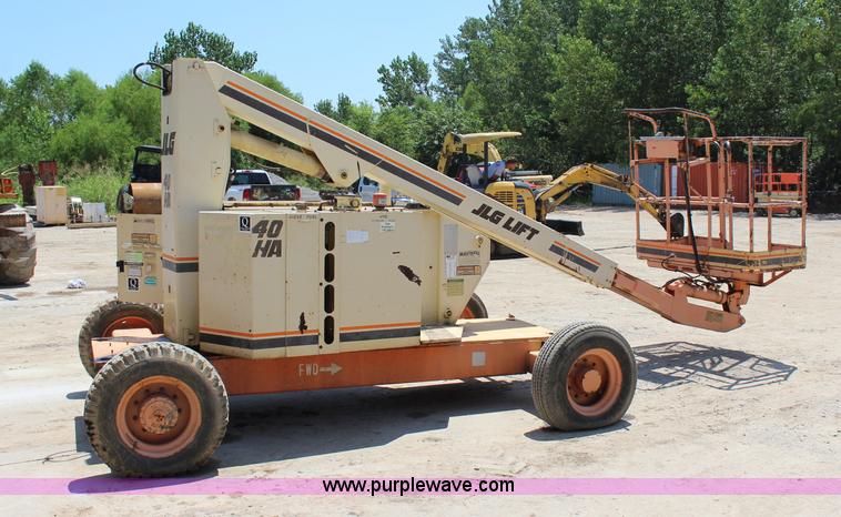 image for item I1529 1996 JLG 40HA boom lift