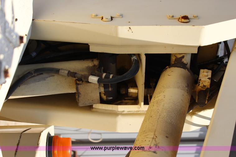 image for item I1529 1996 JLG 40HA boom lift