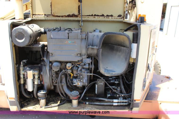 image for item I1529 1996 JLG 40HA boom lift