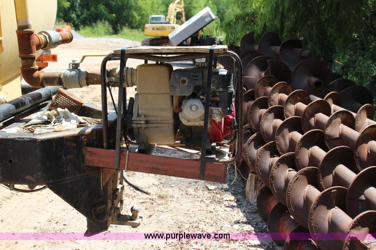 image for item I1530 1990 Ford F800 water truck