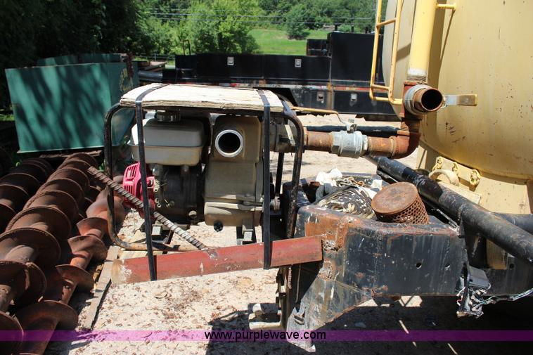 image for item I1530 1990 Ford F800 water truck