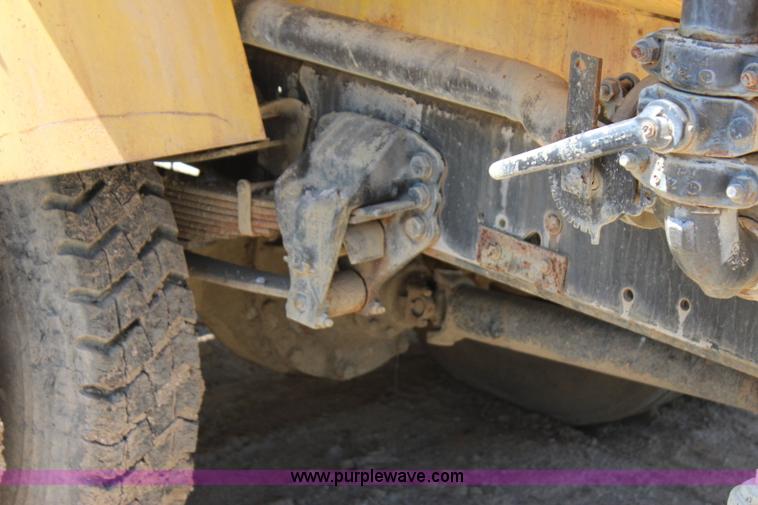 image for item I1530 1990 Ford F800 water truck