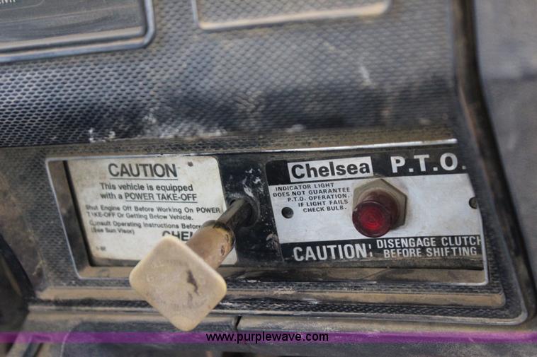 image for item I1530 1990 Ford F800 water truck