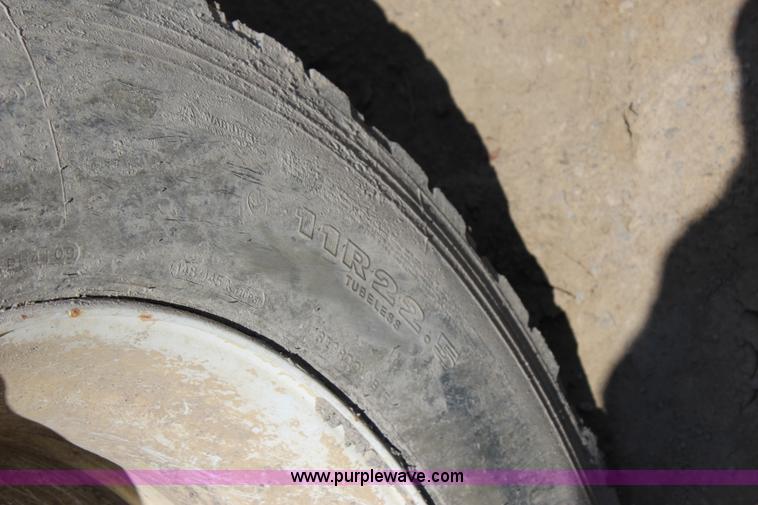 image for item I1530 1990 Ford F800 water truck