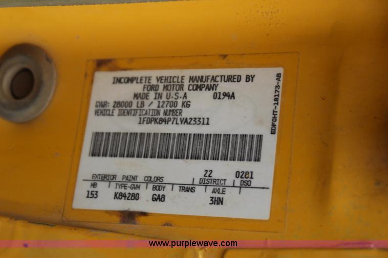 image for item I1530 1990 Ford F800 water truck