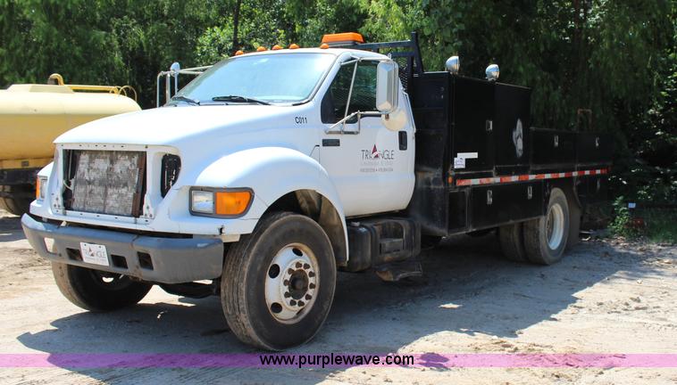 image for item I1532 2003 Ford F650 Super Duty service truck