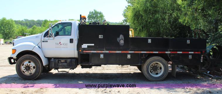 image for item I1532 2003 Ford F650 Super Duty service truck