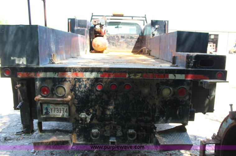 image for item I1532 2003 Ford F650 Super Duty service truck