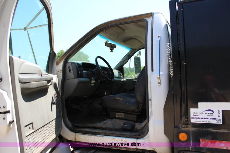 image for item I1532 2003 Ford F650 Super Duty service truck