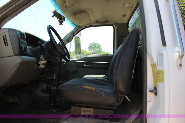image for item I1532 2003 Ford F650 Super Duty service truck