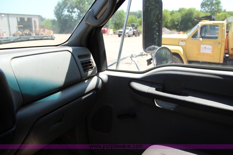 image for item I1532 2003 Ford F650 Super Duty service truck