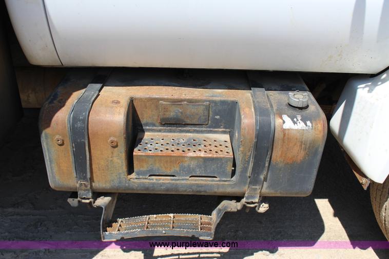 image for item I1532 2003 Ford F650 Super Duty service truck