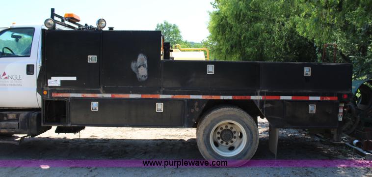 image for item I1532 2003 Ford F650 Super Duty service truck