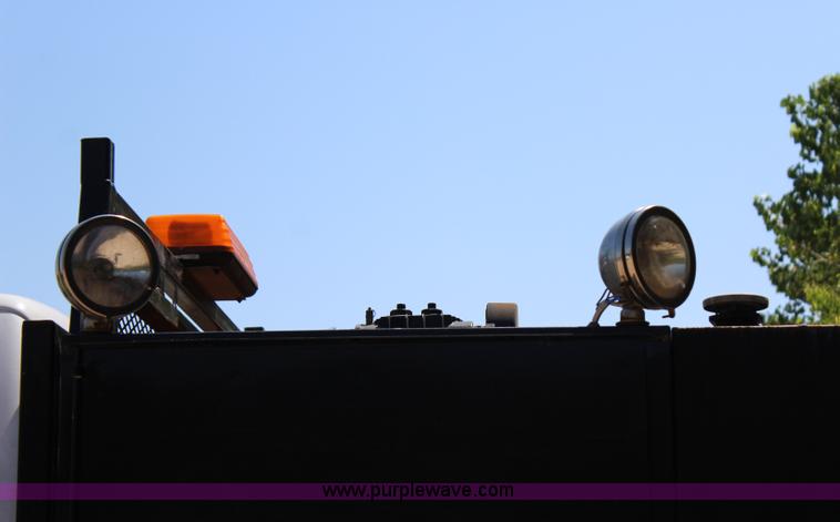 image for item I1532 2003 Ford F650 Super Duty service truck