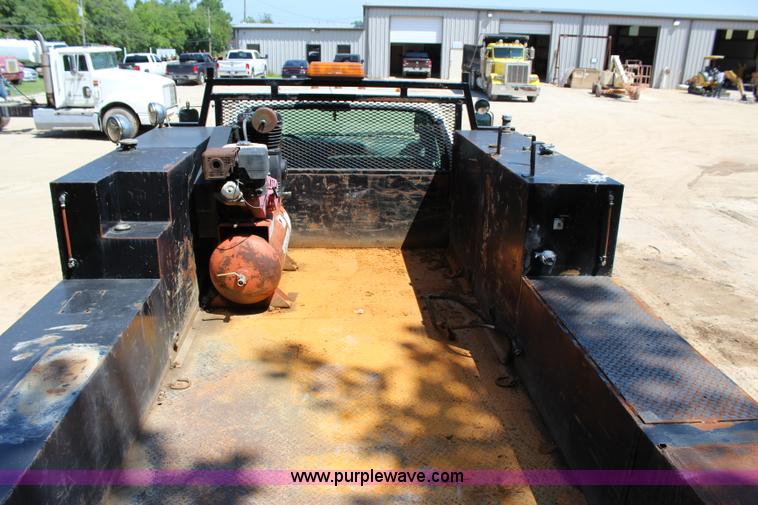 image for item I1532 2003 Ford F650 Super Duty service truck