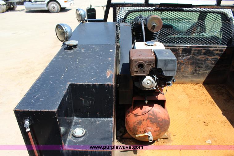 image for item I1532 2003 Ford F650 Super Duty service truck