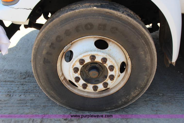 image for item I1532 2003 Ford F650 Super Duty service truck