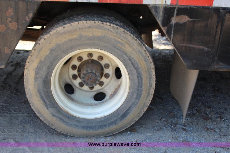 image for item I1532 2003 Ford F650 Super Duty service truck